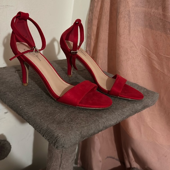Red high heels, very good condition only worn once - Picture 1 of 4